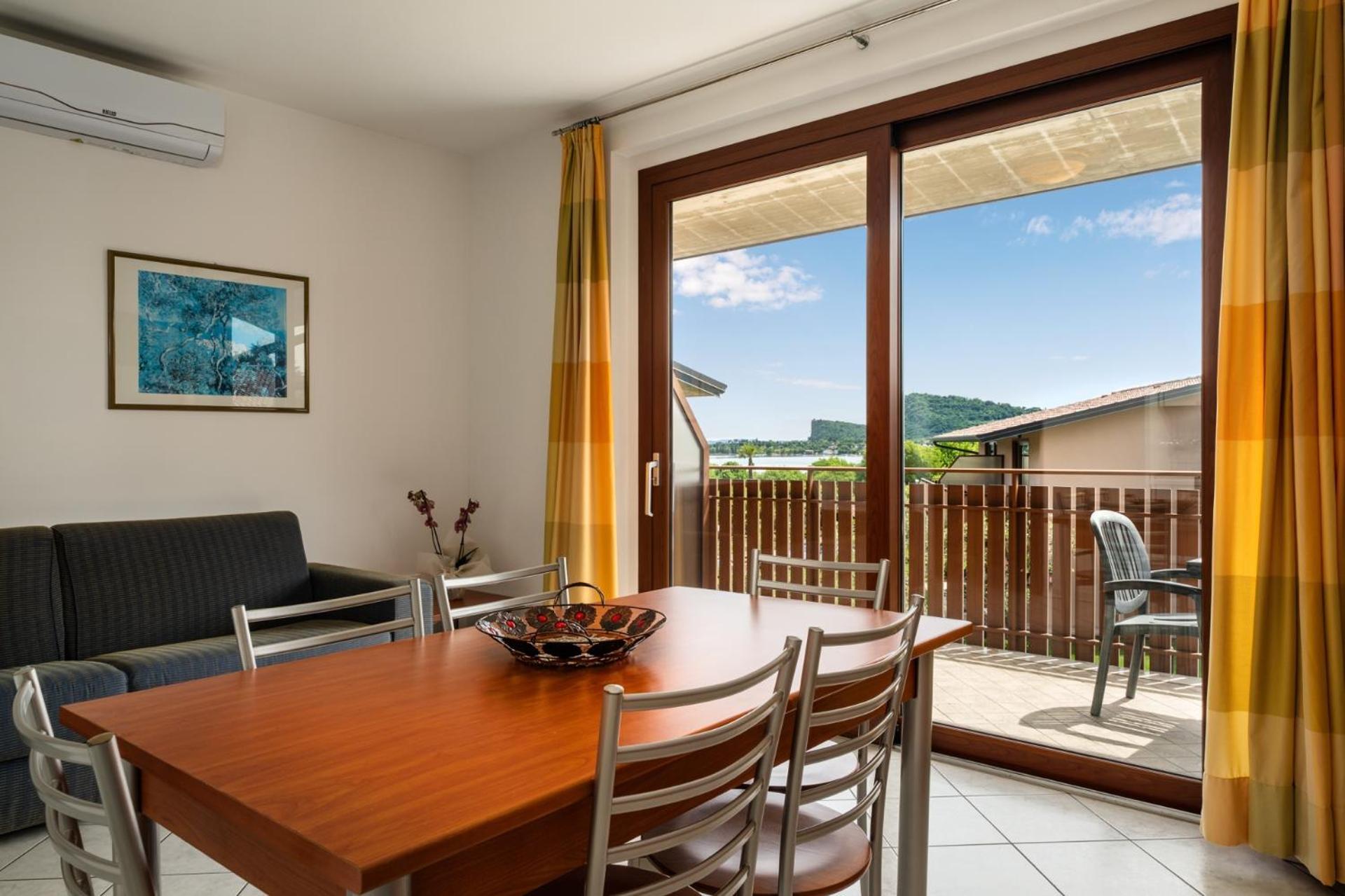 One-Bedroom Apartment Lake View